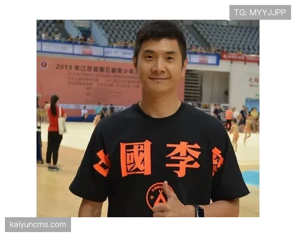 邢傲伟退役后还在练腹肌？这自律也太狠了
